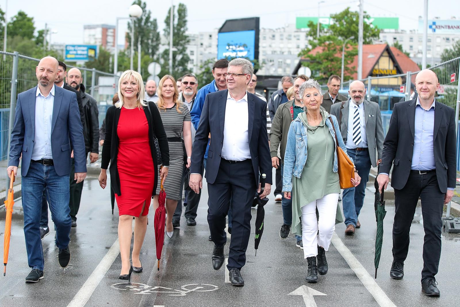 Demokrati i Hrvatski laburisti na Savskom mostu, photo: Goran Stanzl - PIXSELL