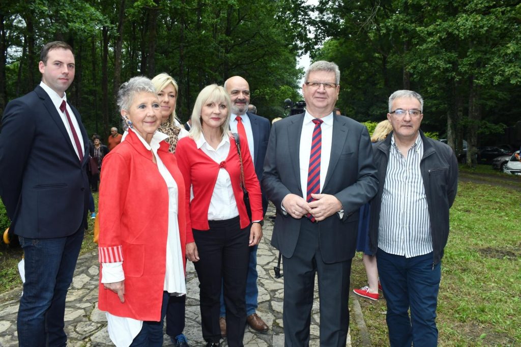 Mirando Mrsic, predsjednik Demokrata sa suradnicima na obiljezavanju Dana antifasizma sumi Brezovica kod Siska, photo: Nikola Cutuk - PIXSELL